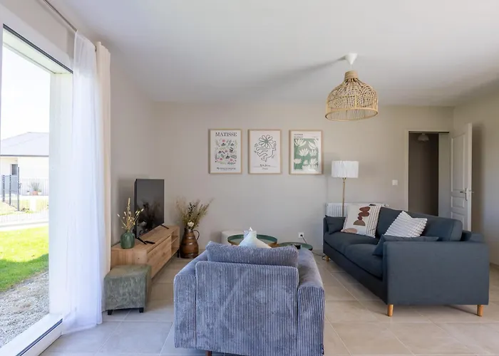 Holiday home La Petite Maison De Littry Parking